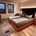 Gaestehaus Linden 酒店 沃尔芬比特尔